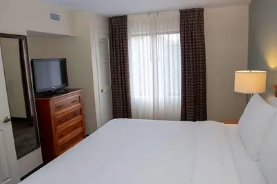 Image de Your Home in San Antonio's Center! 2 Comfortable Suites w/ Free Breakfast! Pool!