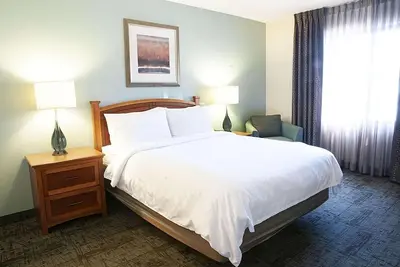 Image de Pet-friendly Stay! Two Comfortable 2br Suite! Outdoor Pool, Free Breakfast!