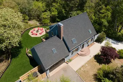 Image de Just Listed! Coastal Bliss: Luxury Home w/ Central A/C! Walk to Beach and Dining