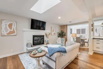 113 - Cottage Gem ~ Min to Waterfront