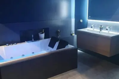 Image de La Suite - Loft Spa - Love room en Provence verte