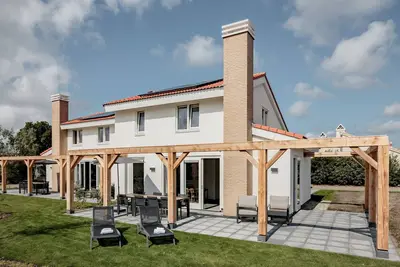 Image de Maison de vacances moderne, dans un parc de vacances à seulement 4, 5km de la mer