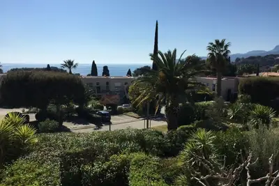 Image de Cassis, Appartement avec terrasse, Vue mer et falaises. Parking privatif, Wifi.