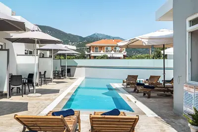 Image de Studio \"avec terrasse\" avec piscine partagée, Wi-Fi et climatisation