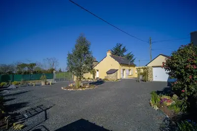 Image de Petite maison 'Gîte Des Huttes' avec terrasse privée, jardin privé et Wi-Fi