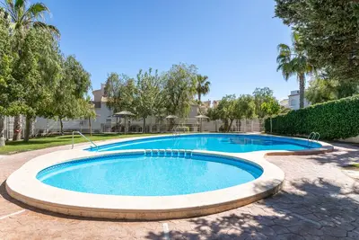 Image de Maison de vacances 'Casa en la Playa con Piscinas V' avec piscine partagée, Wi-Fi et climatisation