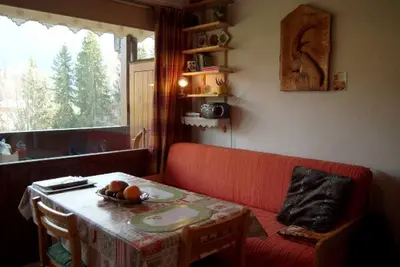 Image de Studio-mezzanine avec rangements près des pistes, balcon, parking et équipements complets à Crest-Voland