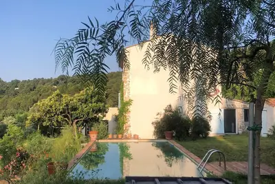 Image de Charmant appartement de 2 pièces entouré d'un jardin très agréable avec piscine