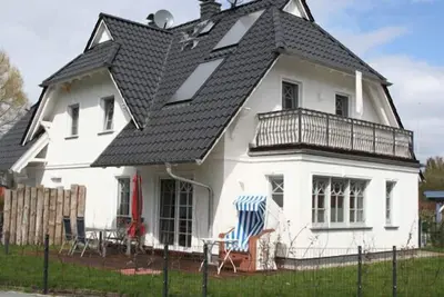 Image de Doppelhaushälfte mit Balkon und Terrasse in Ruhiger Lage