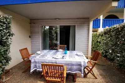 Image de T2 Agréable avec Piscine, Terrasse et Parking Face au Lac