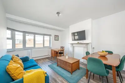 Clean, Fresh, and Spacious 2 bed