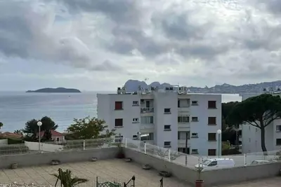 Image de Studio avec coin nuit - vue mer - la ciotat