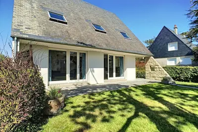 Image de Villa en bord de mer à Jullouville, accès direct plage, 6 chambres, jardin et barbecue