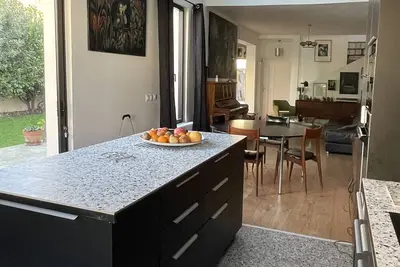 Image de Maison Spacieuse et Confortable Ă 5mn Ă Pied du Stade Olympique Yves du Manoir