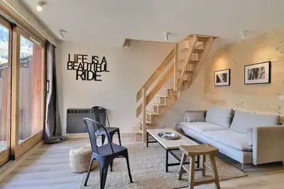 Image de Superbe Duplex Rénové 3* - Lumineux, Skis aux Pieds - 8 Pers, 62m², 5 Pièces, Balcon Sud