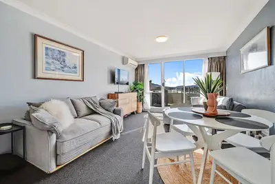 Image de Horizons 306 - Deluxe Lake Front Studio l Pool l Tennis l WiFi l Bbq