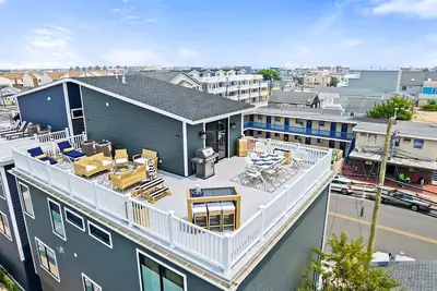 Image de Modern 4-Story Beach House – Steps from Seaside Heights Boardwalk