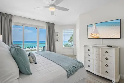 Image de Gulf Front with Large Balcony, 2 Primary Suites with a Beach View from Both