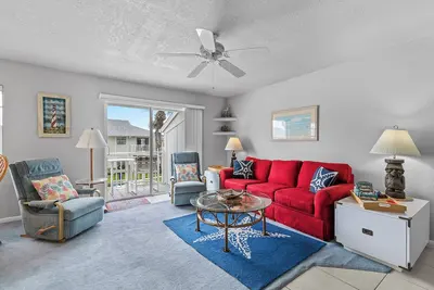 Image de Coastal Getaway Steps from Non-Driving Beach!