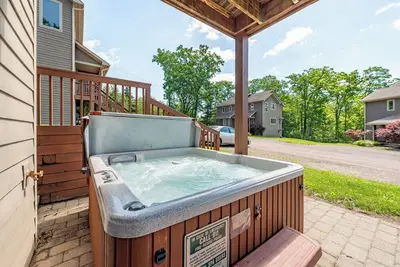 Image de New! Mountain Hygge: Lake Area, Hot Tub!