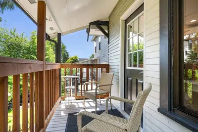 Image de Perch - The Farmhouse A: Walk to Lake Union! 2br/2ba with Parking