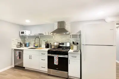 Image de Perch - The Farmhouse B: Walk to Lake Union/Cozy 1br with Backyard Retreat