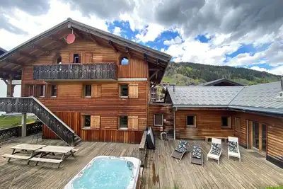 Image de Chalet 24 p Jacuzzi à deux pas du centre et des remontées mécaniques