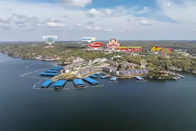 Image de Great views of the famous Ozarks! Bridgepointe location is close to everything!