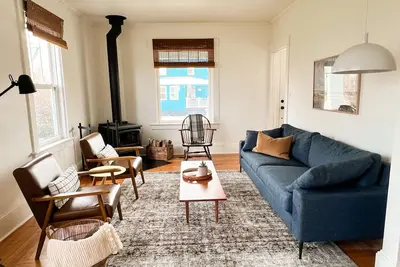 Image de Charming Harbour View Crafstman Home