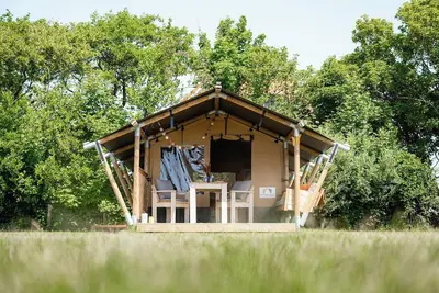 Image de Are you ready for a mini escape? Want to get away from it all without going too far from home? Book your own Bell tent now!