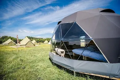 Image de Book your own dome on an island now! In the middle of nature.