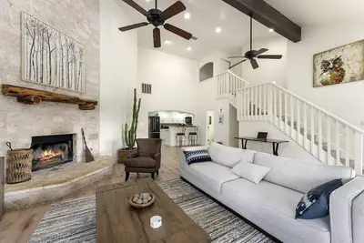 Image de Hoots Hollar Haus - Fire Pit & Casita Game Room