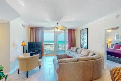 Image de Gulf-view condo with pool, hot tub, beach access, tennis, balcony, Ac, & W/D