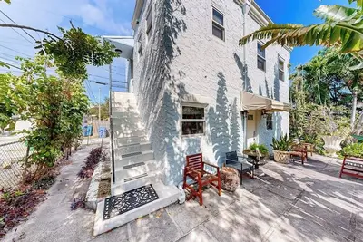 Image de Inviting duplex with enclosed yard, fast WiFi, full kitchen, & W/D
