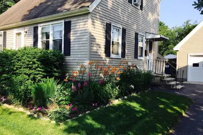 Image de Quiet Family Vacation Home in Portland, Maine 7 minutes to the Old Port