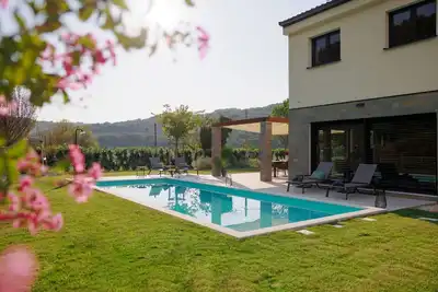 Image de Heated Swimming Pool / Jacuzzi / Sauna / Bbq / 4 Bedroom - Villa Olivetum