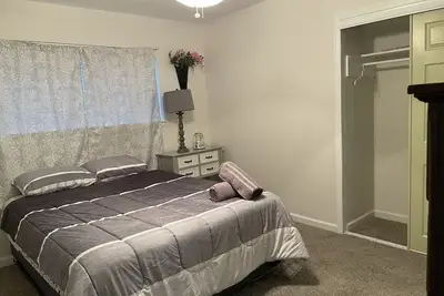 Image de Wowza! Nice and Spacey Home!