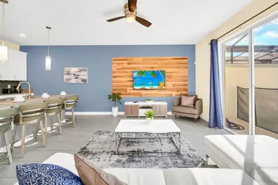 Image de New Storey Lake 4 Bedroom Townhome With Pool