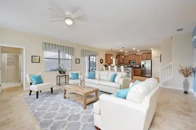 Image de Exquisite Pool Home with Game Room-1439rf