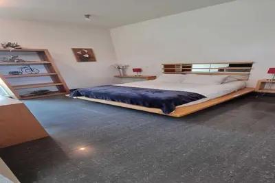 Image de Amazing views of the patio and will be surrounded by nature with trees. .