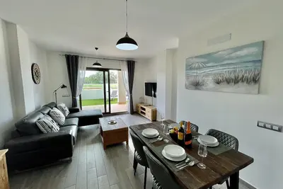 Image de Fabuleux appartement de 3 chambres sur le terrain de golf, près de la plage