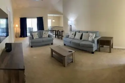 Lovely 3-Bedroom Pool With Spa