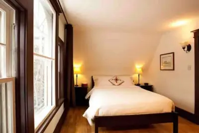 Image de Cozy 3 Bedroom Home With Hot Tub - New Owners!