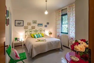 Image de Pink apartment 4 minutes walk from free beach