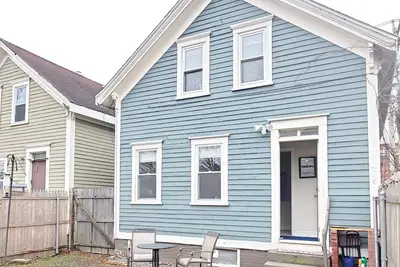 Image de Entire House w/ Backyard Garden in Providence: July 1 - Aug 4