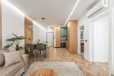 Image de Tropical Palm Retreat - Brand new