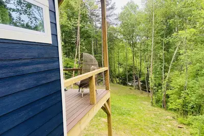 Image de Overdue Views! Brand new creek side cabin
