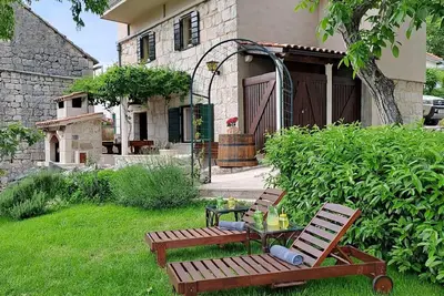Image de Authentic Stone House Lola