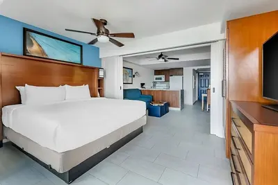 Relax and Unwind! Onsite Pool, Free Parking, Beach Front Property
