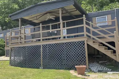 Image de Family and Pet friendly lakefront with Dock